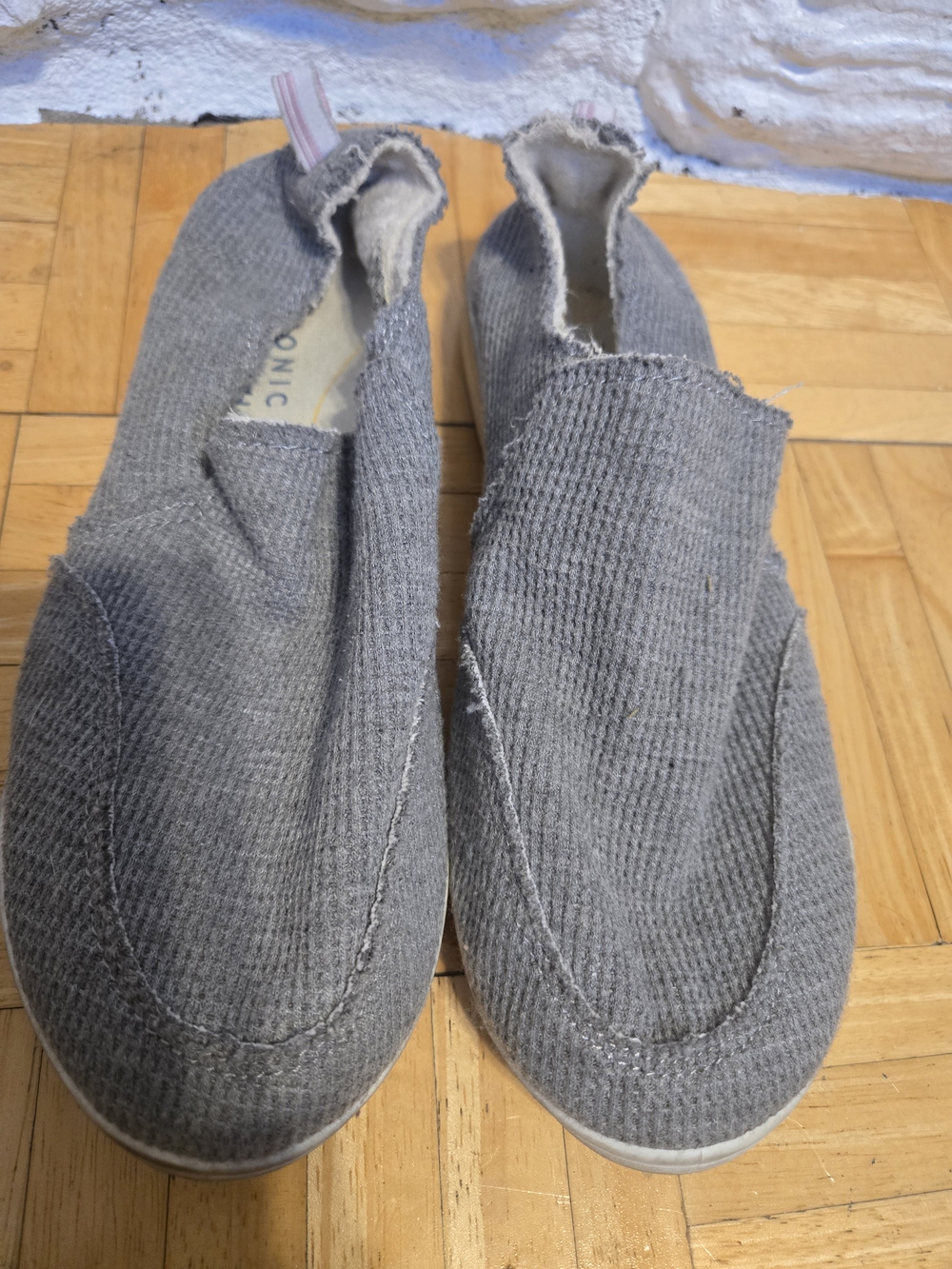 Vionic Women's Gray Slip-On Knit Sneakers